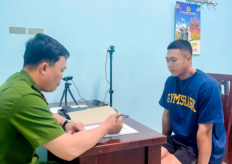 Bắt tạm giam thanh niên hành hung nữ nhân viên giao hàng Bắt tạm giam thanh niên hành hung nữ nhân viên giao hàng