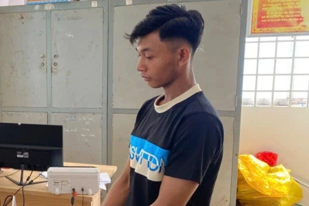 Bắt tạm giam thanh niên nhiều lần giao cấu với bé gái quen trên mạng Bắt tạm giam thanh niên nhiều lần giao cấu với bé gái quen trên mạng