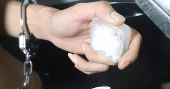Bắt thanh niên trữ “đá” trong ngăn tủ đông