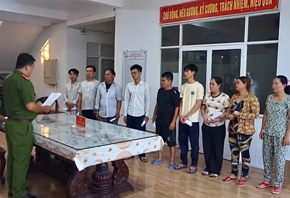 Bắt thêm một băng nhóm cướp giật tài sản ở Tân Huê Viên Bắt thêm một băng nhóm cướp giật tài sản ở Tân Huê Viên