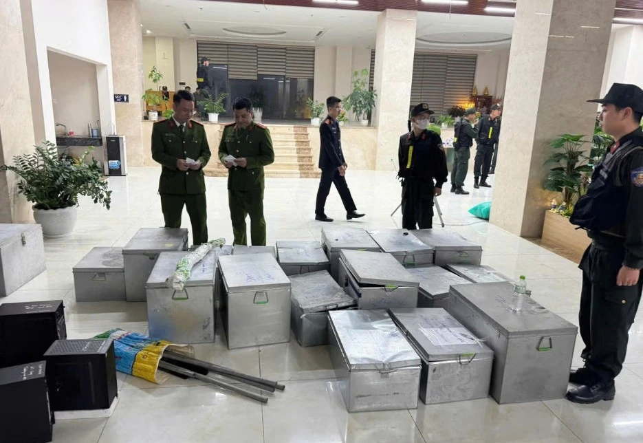 Bắt trùm 'cát lậu' Quảng Ninh, thu giữ nhiều vũ khí quân dụng và ma túy Bắt trùm 'cát lậu' Quảng Ninh, thu giữ nhiều vũ khí quân dụng và ma túy