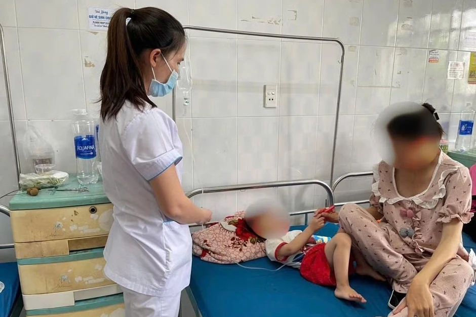 Bé trai 3 tuổi ở Gia Lai nghi bị cha dượng tát, bóp cổ Bé trai 3 tuổi ở Gia Lai nghi bị cha dượng tát, bóp cổ