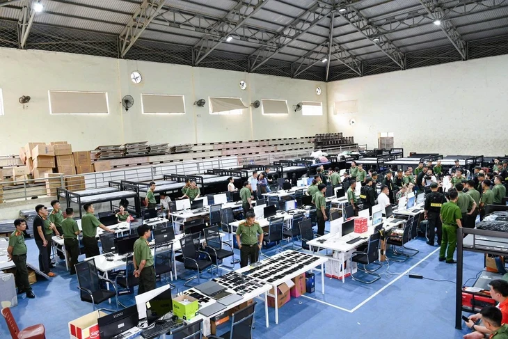 Bên trong 'đại bản doanh' nhóm lừa đảo qua mạng từ Campuchia sang bị công an Việt Nam vô hiệu hóa Bên trong 'đại bản doanh' nhóm lừa đảo qua mạng từ Campuchia sang bị công an Việt Nam vô hiệu hóa