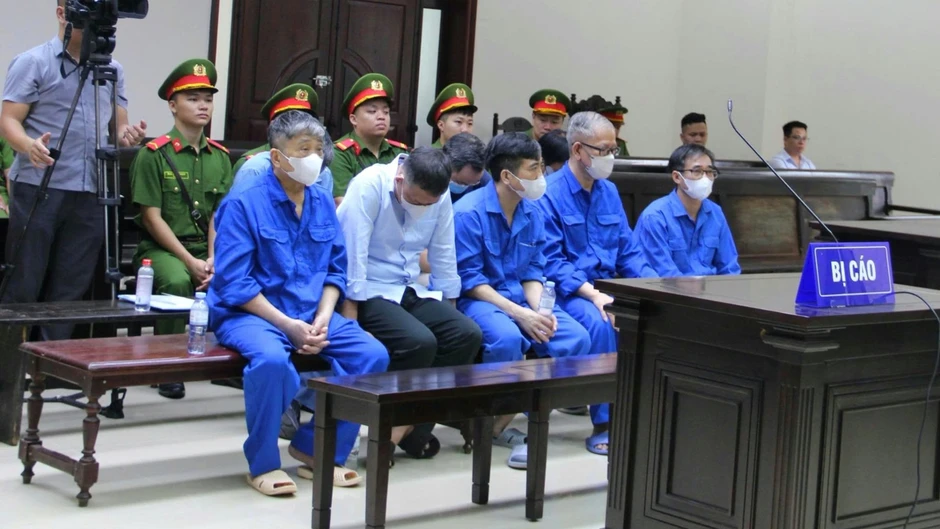 Bệnh viện Việt Đức, Bạch Mai đề nghị giảm nhẹ hình phạt cho cựu Bộ trưởng Y tế cùng 9 bị cáo Bệnh viện Việt Đức, Bạch Mai đề nghị giảm nhẹ hình phạt cho cựu Bộ trưởng Y tế cùng 9 bị cáo