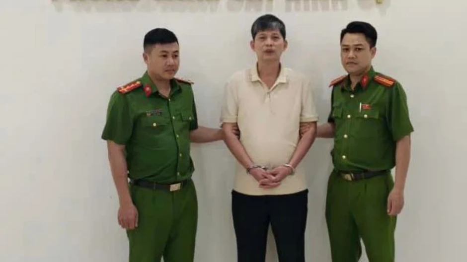 Bị bắt vì đỗ ô tô chắn barie lối vào tầng hầm khu chung cư ở Hà Nội Bị bắt vì đỗ ô tô chắn barie lối vào tầng hầm khu chung cư ở Hà Nội