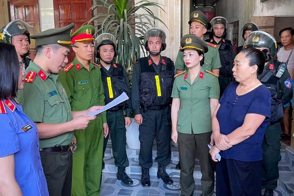 Bị bắt vì phát tán nội dung sai sự thật, lôi kéo tụ tập đông người Bị bắt vì phát tán nội dung sai sự thật, lôi kéo tụ tập đông người
