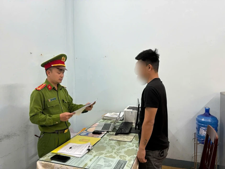 Bị can lừa đảo bị bắt khi làm thủ tục nhập cảnh ở cửa khẩu Mộc Bài Bị can lừa đảo bị bắt khi làm thủ tục nhập cảnh ở cửa khẩu Mộc Bài