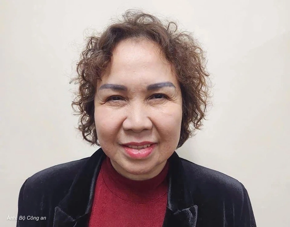 Bị cáo buộc tham ô, mẹ 'đại gia kim cương' nộp 99 tỷ đồng khắc phục Bị cáo buộc tham ô, mẹ 'đại gia kim cương' nộp 99 tỷ đồng khắc phục