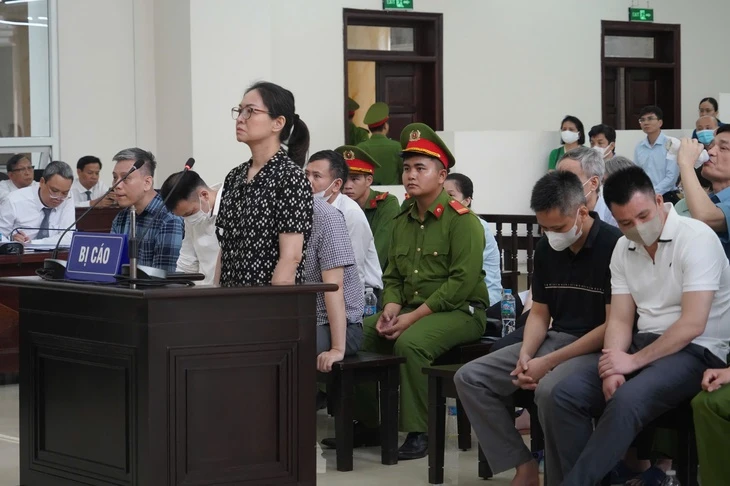 Bị cáo cựu Cục trưởng An toàn thực phẩm nhắc tới 'công lao đào tạo của xã hội' Bị cáo cựu Cục trưởng An toàn thực phẩm nhắc tới 'công lao đào tạo của xã hội'