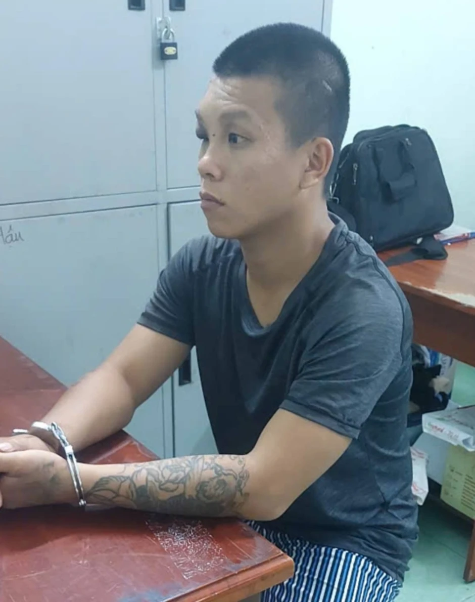 Bị đánh gục khi can ngăn cãi vã sau va chạm giao thông Bị đánh gục khi can ngăn cãi vã sau va chạm giao thông