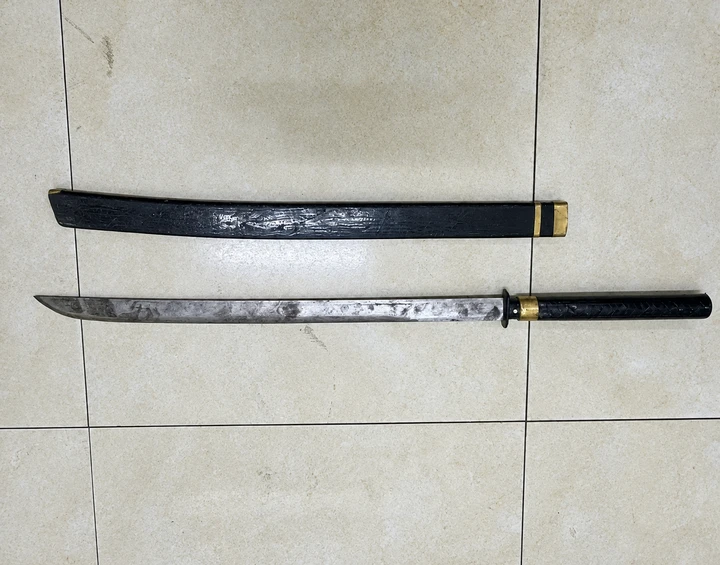 Bị đòi lại xe mượn, thiếu niên rủ đồng bọn vác kiếm truy đuổi, cướp tài sản Bị đòi lại xe mượn, thiếu niên rủ đồng bọn vác kiếm truy đuổi, cướp tài sản