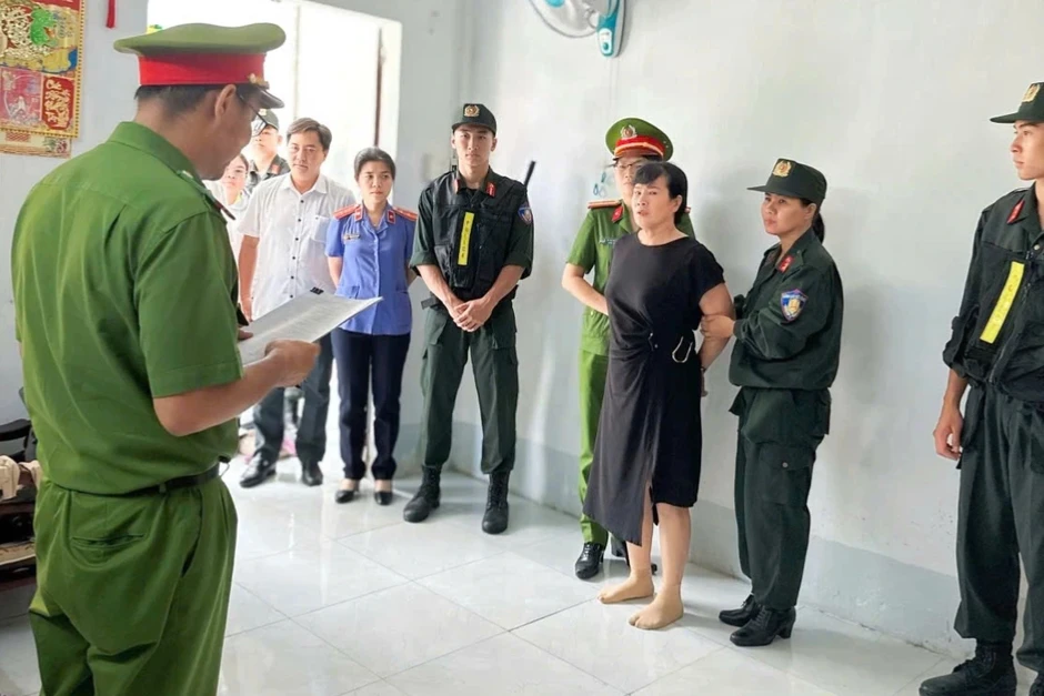 Bị đơn 2 vụ án dân sự bị bắt vì đăng tin sai sự thật trên Facebook Bị đơn 2 vụ án dân sự bị bắt vì đăng tin sai sự thật trên Facebook