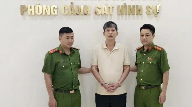 Bị khởi tố vì đỗ xe chắn lối vào hầm chung cư rồi bỏ đi Bị khởi tố vì đỗ xe chắn lối vào hầm chung cư rồi bỏ đi