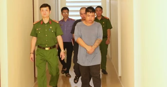 Bị khởi tố vì rủ bạn tù đi tống tiền CSGT