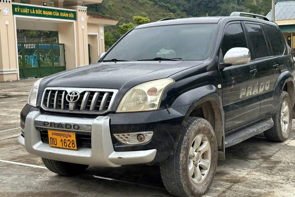 Bí mật trên chuyến xe từ Lào vào Việt Nam Bí mật trên chuyến xe từ Lào vào Việt Nam