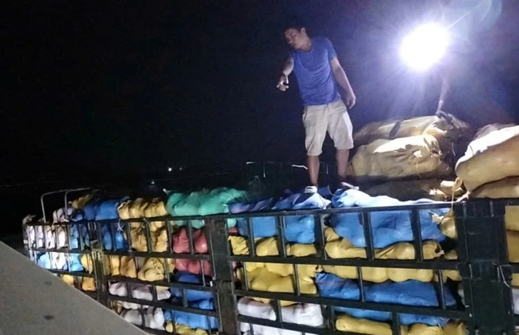 Bị phạt vì chở hàng quá khổ trên cao tốc Bị phạt vì chở hàng quá khổ trên cao tốc