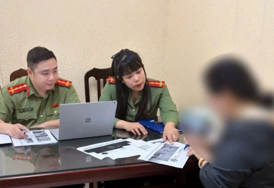 Bị phạt vì đăng tin sai sự thật 'lãnh đạo UBND Hà Nội xin thôi chức' Bị phạt vì đăng tin sai sự thật 'lãnh đạo UBND Hà Nội xin thôi chức'