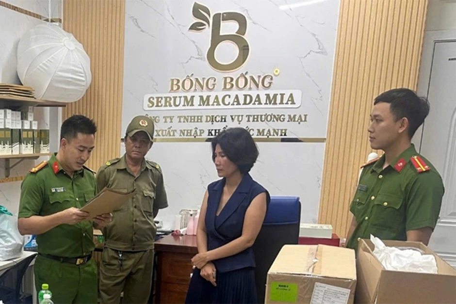 Bị truy nã, nữ giám đốc phẫu thuật thẩm mỹ gương mặt lẩn trốn 9 năm Bị truy nã, nữ giám đốc phẫu thuật thẩm mỹ gương mặt lẩn trốn 9 năm
