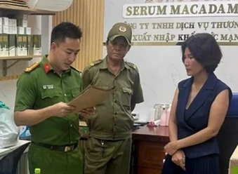 Bị truy nã về tội lừa đảo, nữ giám đốc phẫu thuật đổi khuôn mặt để lẩn trốn