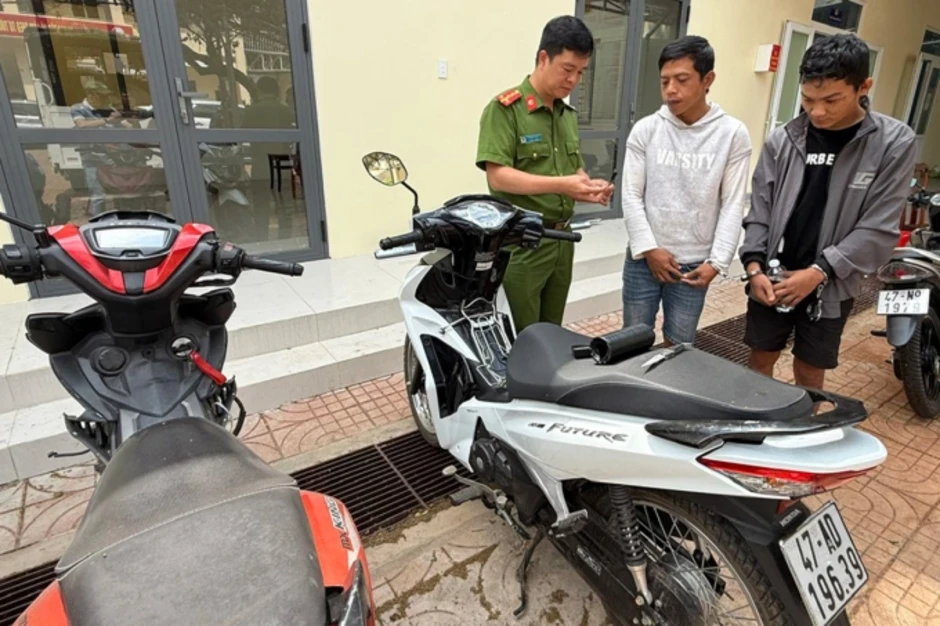 Bị vây bắt, nghi phạm dùng dao và xịt hơi cay chống trả cảnh sát Bị vây bắt, nghi phạm dùng dao và xịt hơi cay chống trả cảnh sát