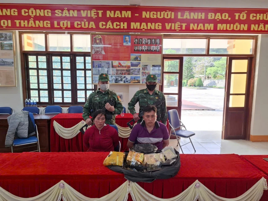 Biên phòng Lào Cai khởi tố vụ án vận chuyển gần 3kg ma túy tổng hợp Biên phòng Lào Cai khởi tố vụ án vận chuyển gần 3kg ma túy tổng hợp