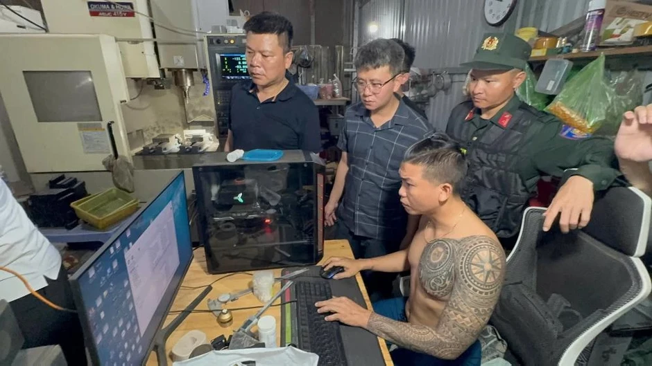Bộ Công an biểu dương chiến công xuất sắc của Công an tỉnh Hà Tĩnh Bộ Công an biểu dương chiến công xuất sắc của Công an tỉnh Hà Tĩnh