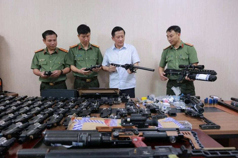 Bộ Công an biểu dương chiến công xuất sắc của Công an tỉnh Hà Tĩnh Bộ Công an biểu dương chiến công xuất sắc của Công an tỉnh Hà Tĩnh