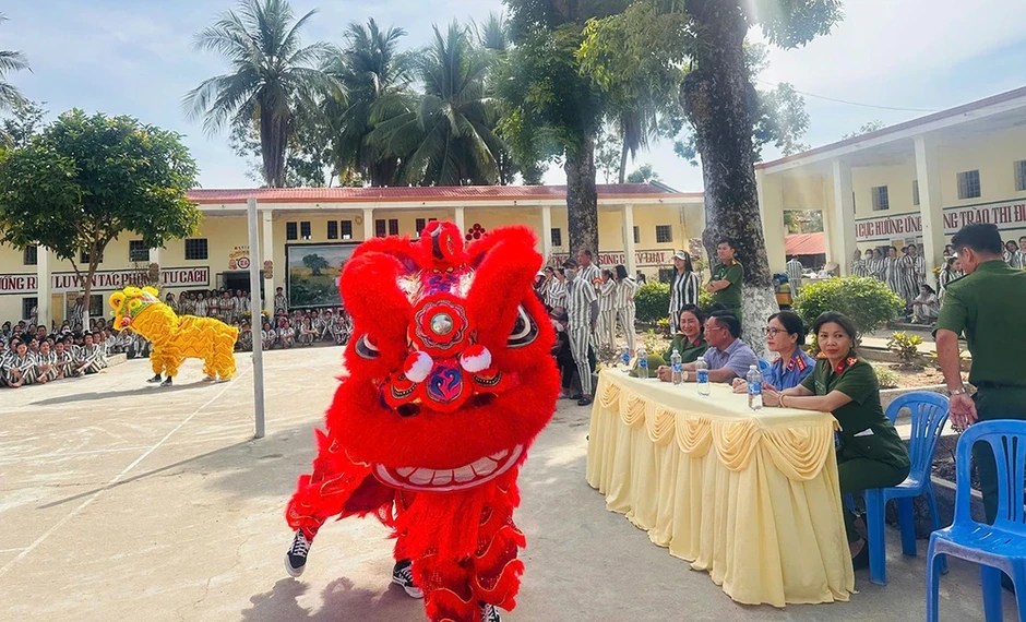Bộ Công an đề xuất bổ sung đồ vật cấm và cách xử lý trong các cơ sở giam giữ Bộ Công an đề xuất bổ sung đồ vật cấm và cách xử lý trong các cơ sở giam giữ