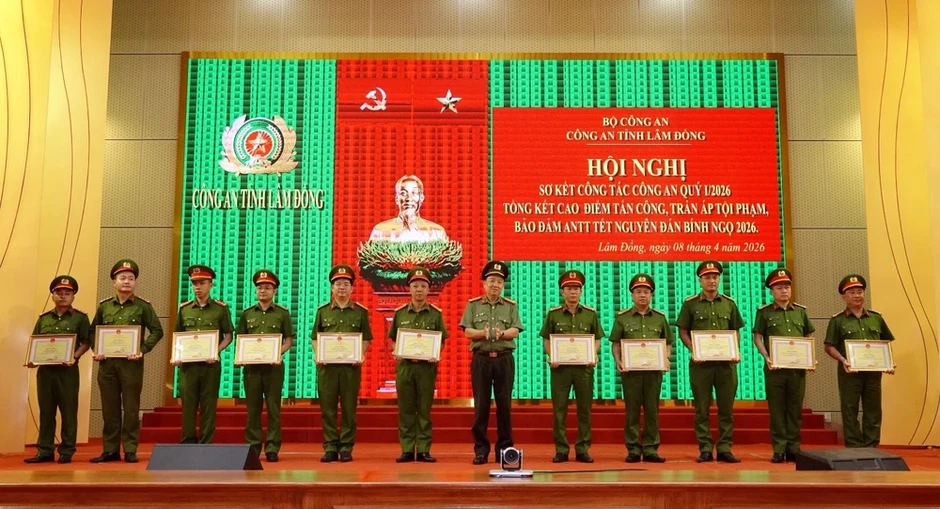 Bộ Công an khen thưởng công an Lâm Đồng triệt phá vụ sản xuất cà phê bẩn Bộ Công an khen thưởng công an Lâm Đồng triệt phá vụ sản xuất cà phê bẩn