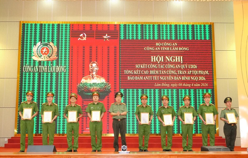 Bộ Công an khen thưởng công an Lâm Đồng triệt phá vụ sản xuất cà phê bẩn Bộ Công an khen thưởng công an Lâm Đồng triệt phá vụ sản xuất cà phê bẩn
