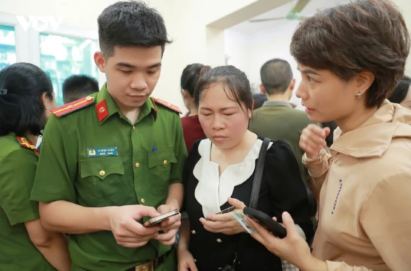 Bộ Công an mở chiến dịch "Mùa hè số cùng VNeID" Bộ Công an mở chiến dịch "Mùa hè số cùng VNeID"