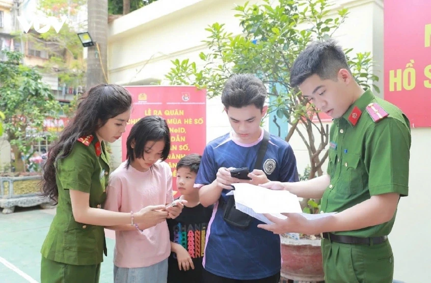 Bộ Công an mở chiến dịch "Mùa hè số cùng VNeID" Bộ Công an mở chiến dịch "Mùa hè số cùng VNeID"