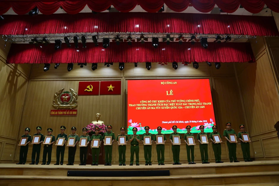 Bộ Công an phá đường dây ma túy xuyên quốc gia bắt 403 người Bộ Công an phá đường dây ma túy xuyên quốc gia bắt 403 người