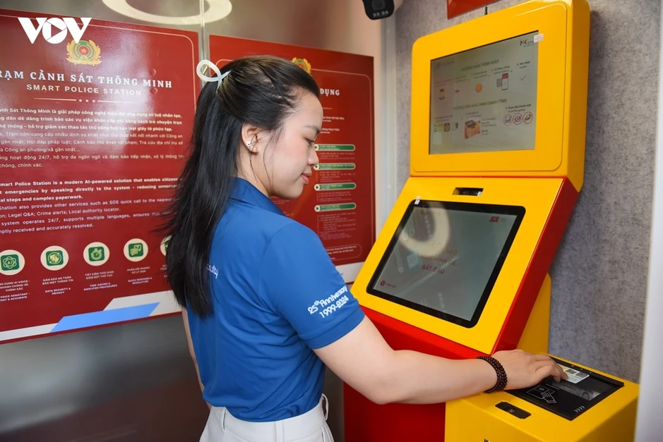 Bộ Công an ra mắt "Trạm Cảnh sát thông minh" Bộ Công an ra mắt "Trạm Cảnh sát thông minh"