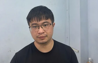 Bố của Mr Pips bị lừa khi chi tiền tỉ để "lo" giám định tâm thần cho con trai