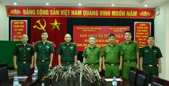 Bộ đội Biên phòng Điện Biên bàn giao 39 khẩu súng các loại