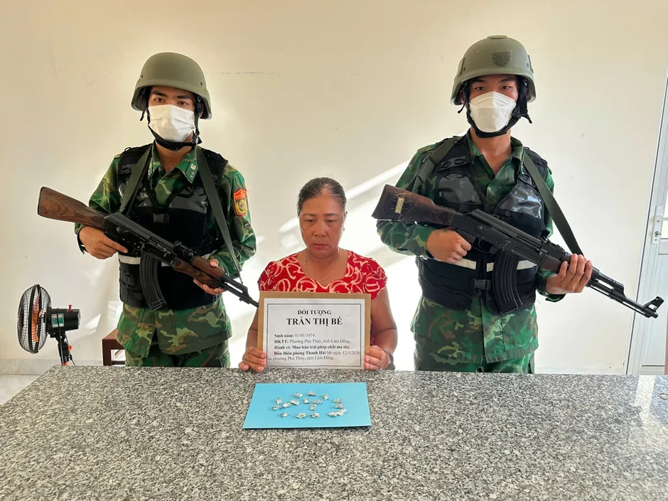 Bộ đội Biên phòng Lâm Đồng bắt quả tang đối tượng tàng trữ ma tuý Bộ đội Biên phòng Lâm Đồng bắt quả tang đối tượng tàng trữ ma tuý