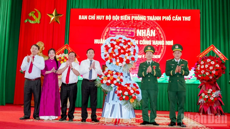 Bộ đội Biên phòng thành phố Cần Thơ vinh dự đón nhận Huân chương Chiến công hạng Nhì Bộ đội Biên phòng thành phố Cần Thơ vinh dự đón nhận Huân chương Chiến công hạng Nhì