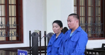 Bỏ lại vợ cùng ma túy để tẩu thoát khi thấy công an