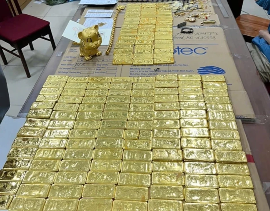 Bố mẹ Mr Pips gửi hàng trăm tỷ đồng, mua 314 lượng vàng khi con bị bắt Bố mẹ Mr Pips gửi hàng trăm tỷ đồng, mua 314 lượng vàng khi con bị bắt