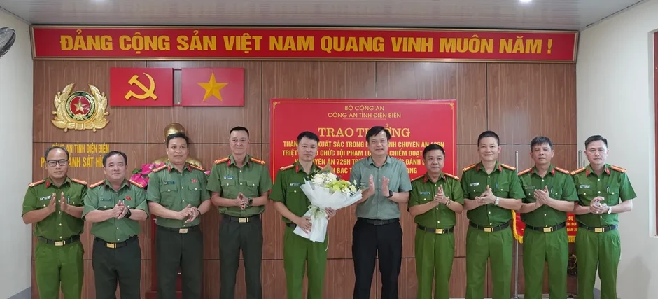 Bóc gỡ 2 tổ chức tội phạm lừa đảo xuyên quốc gia, bắt 171 người Bóc gỡ 2 tổ chức tội phạm lừa đảo xuyên quốc gia, bắt 171 người