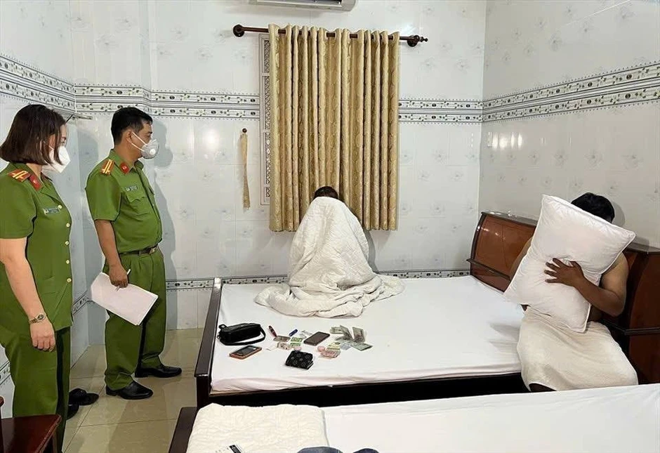 Bóc gỡ đường dây 'sex tour' giá 10-15 triệu đồng/lượt, sau cuộc đột kích homestay ở Cao Bằng Bóc gỡ đường dây 'sex tour' giá 10-15 triệu đồng/lượt, sau cuộc đột kích homestay ở Cao Bằng
