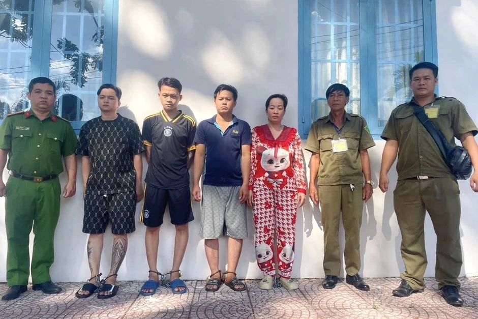 Bốn người chặn đường nữ công nhân để đòi nợ rồi cướp xe ở TPHCM Bốn người chặn đường nữ công nhân để đòi nợ rồi cướp xe ở TPHCM