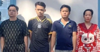 Bốn người chặn đường nữ công nhân để đòi nợ rồi cướp xe ở TPHCM