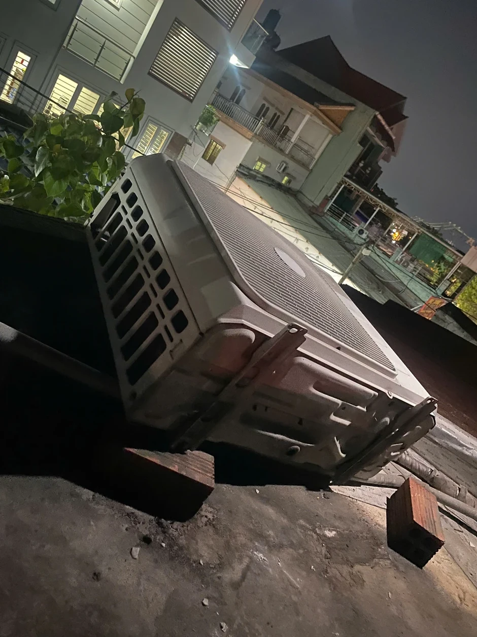 Cả dãy phố hoảng loạn vì 1 thanh niên nghi ngáo đá, đập phá tài sản Cả dãy phố hoảng loạn vì 1 thanh niên nghi ngáo đá, đập phá tài sản