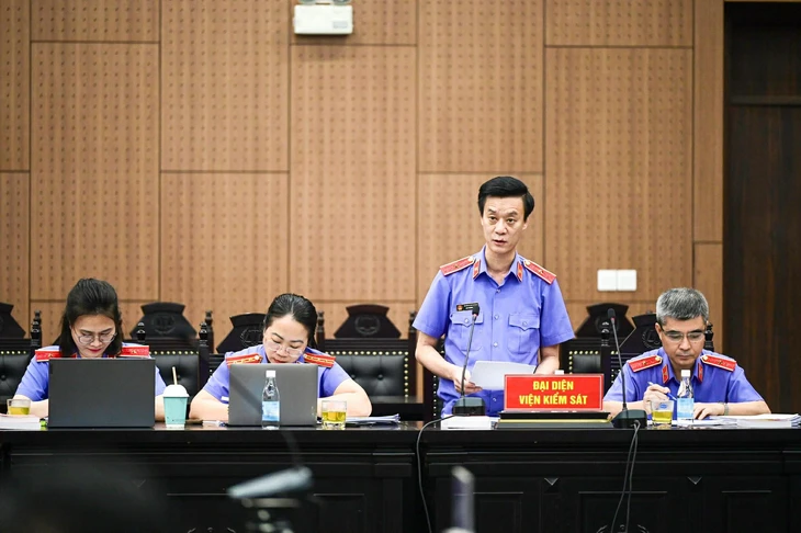 Cầm 200.000 USD, cựu Thứ trưởng nói 'nhận tiền trong giây phút không chín chắn' Cầm 200.000 USD, cựu Thứ trưởng nói 'nhận tiền trong giây phút không chín chắn'
