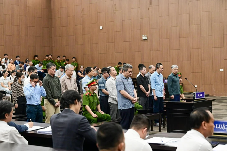 Cầm 200.000 USD, cựu Thứ trưởng nói 'nhận tiền trong giây phút không chín chắn' Cầm 200.000 USD, cựu Thứ trưởng nói 'nhận tiền trong giây phút không chín chắn'