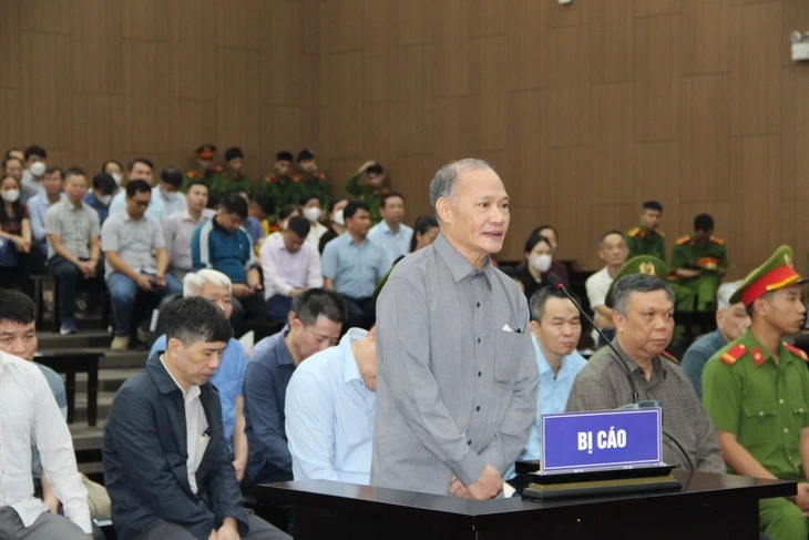 Cầm 200.000 USD, cựu Thứ trưởng nói 'nhận tiền trong giây phút không chín chắn' Cầm 200.000 USD, cựu Thứ trưởng nói 'nhận tiền trong giây phút không chín chắn'