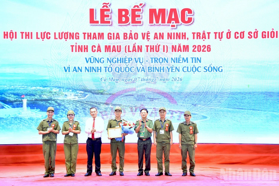 Cà Mau tôi luyện “cánh tay nối dài” giữ bình yên cơ sở Cà Mau tôi luyện “cánh tay nối dài” giữ bình yên cơ sở