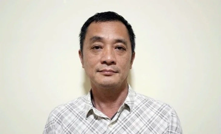 Cán bộ hải quan nhận 8,5 tỉ đồng để tráo hàng giúp người Trung Quốc buôn lậu quặng Cán bộ hải quan nhận 8,5 tỉ đồng để tráo hàng giúp người Trung Quốc buôn lậu quặng